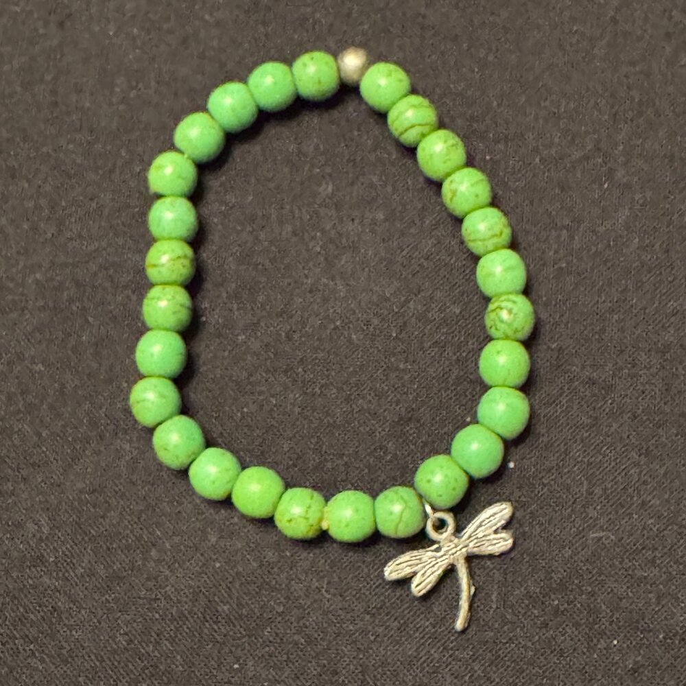 Fashion Bead Stretch Bracelet Green Silver Tones Dragonfly charm